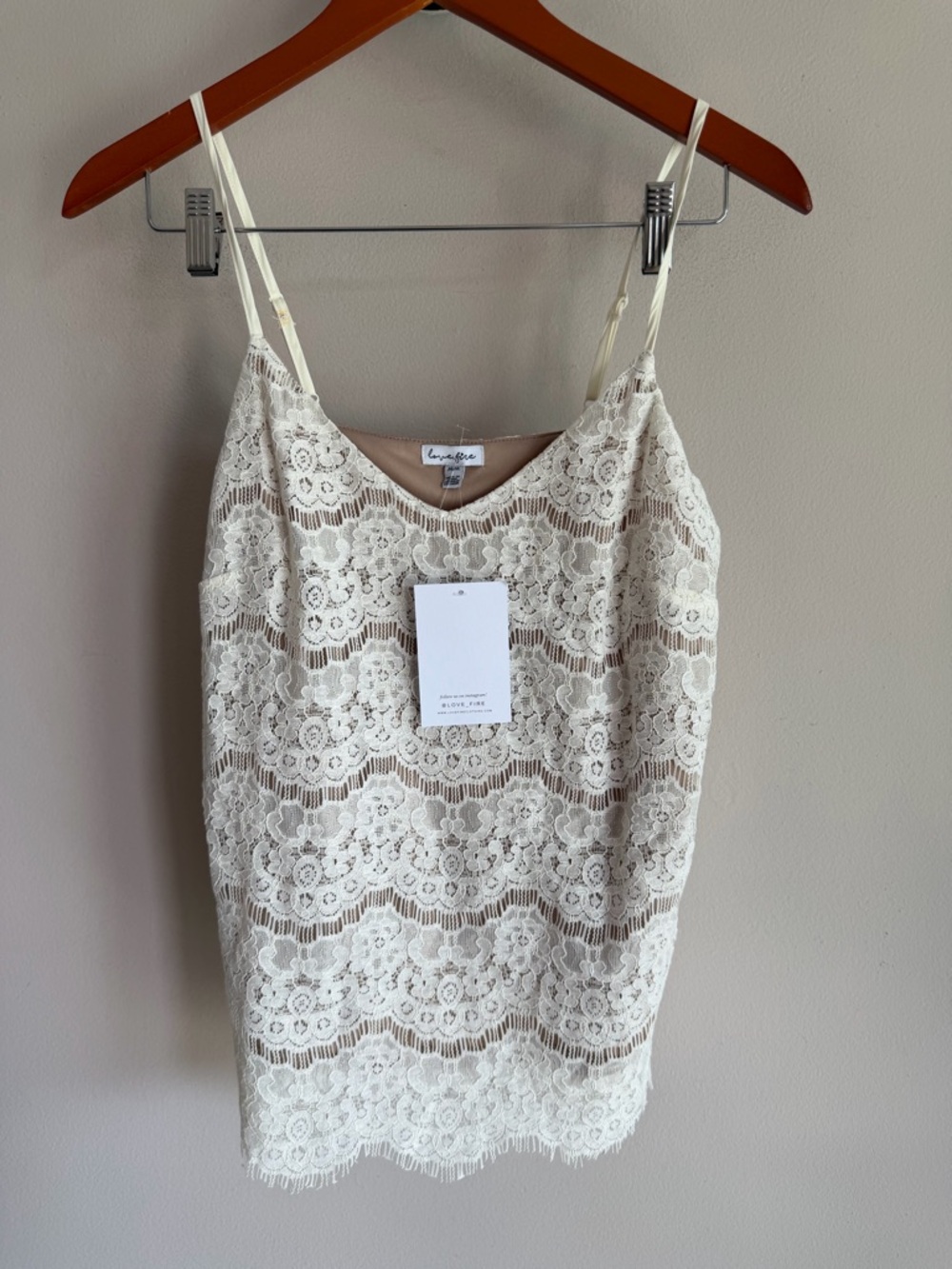 Love Fire‎ Ivory Lace Camisole Tank Top V-Neck Adjustable Straps NWT Medium